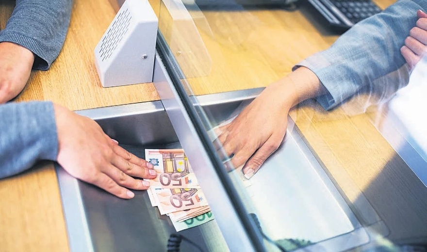 ΑΠΙΣΤΕΥΤΟ: Εταιρεία κατέβαλε κατά λάθος 330 φορές το μηνιαίο μισθό σε υπάλληλο που αγνοείται